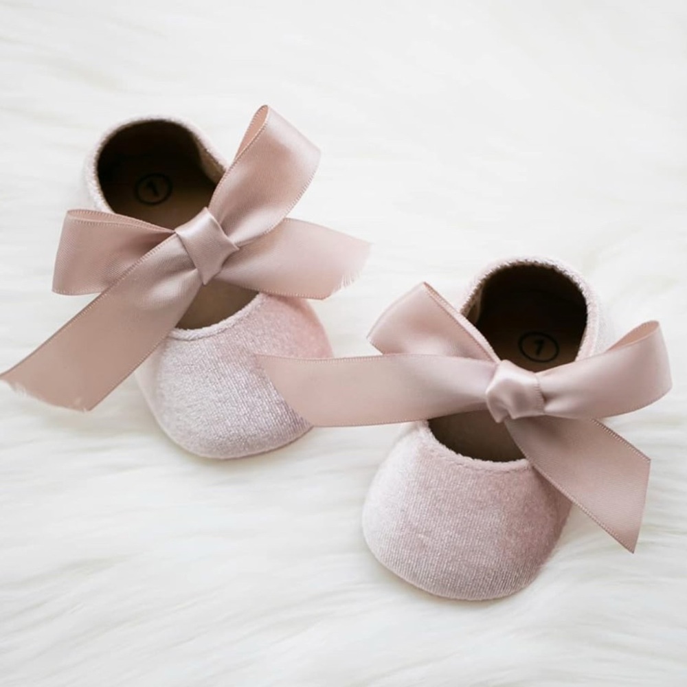 Baby girl nude pink bow shoes (size 6-12 months)